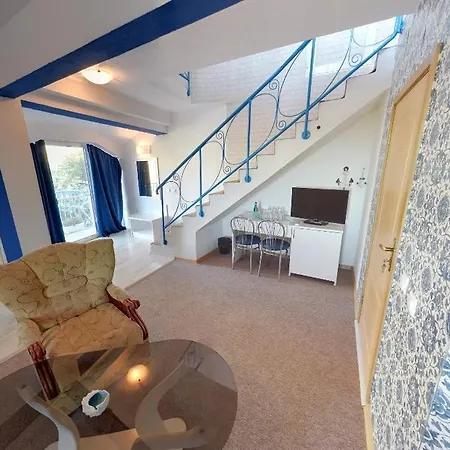 Отель Family Four Seasons