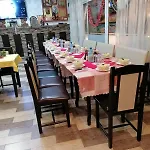 Family Four Seasons Hotell 2*