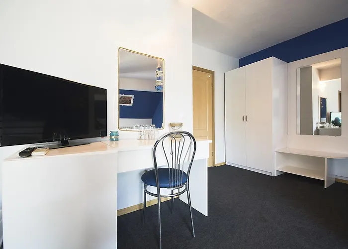 Family Four Seasons Hotel 2*