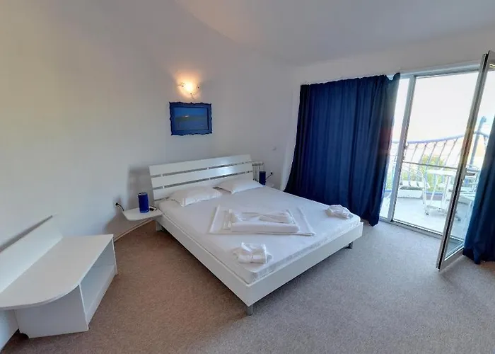 Family Four Seasons 2*