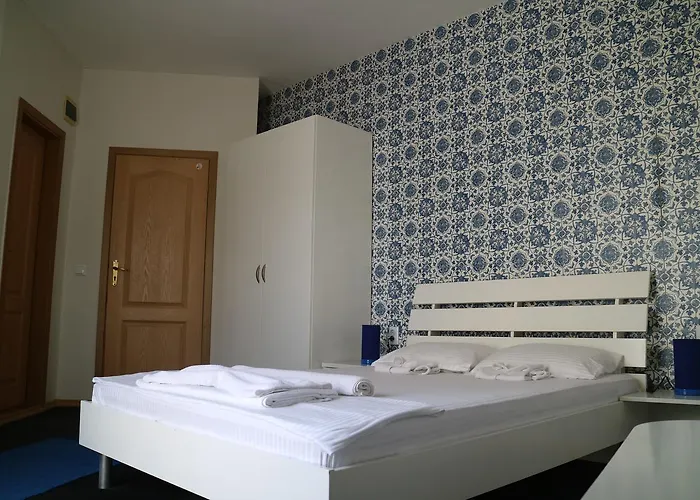 Family Four Seasons Hotel 2*