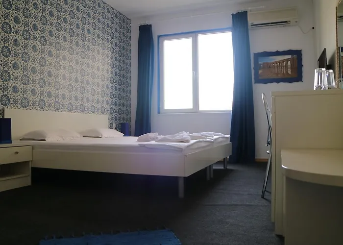 Family Four Seasons Hotel 2*